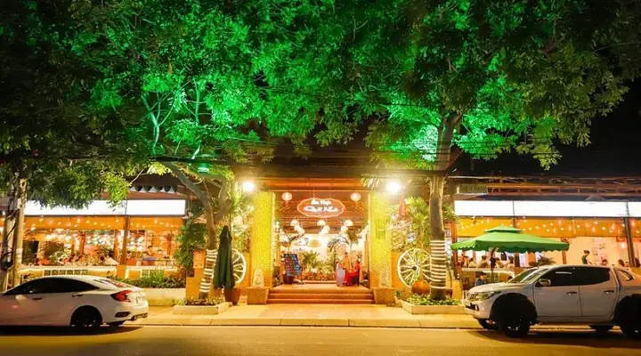 Giới Thiệu & Đặc Điểm Không Gian