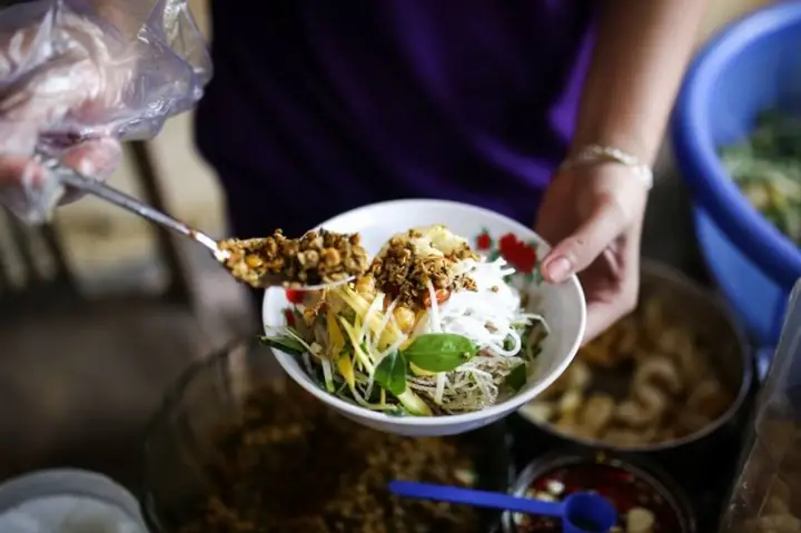 Ăn Sáng Gì Ở Huế? Gợi Ý 7 Quán Ngon Cho Chuyến Đi Trọn Vẹn