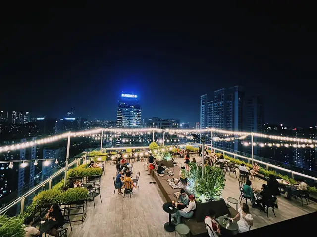 10. Quán Cafe Ngoài Trời Đẹp Ở Hà Nội – Trill Rooftop