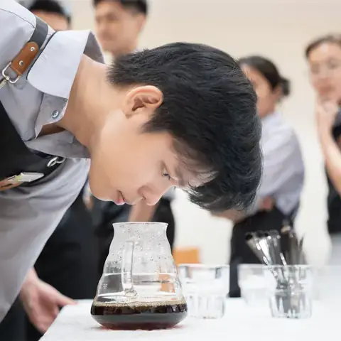 Chính Sách Đặt Chỗ Và Chi Phí