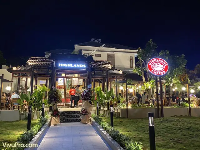Highlands Coffee- Vòng Xoay Đường Nguyễn Phước Lan Và Đường 29/3