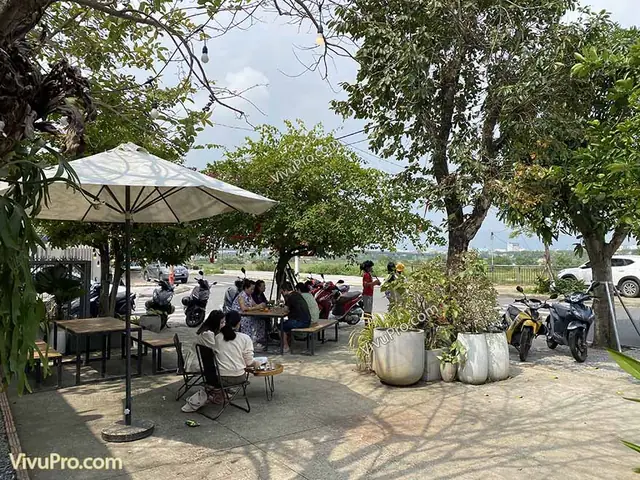 Bay Coffee & Tea- 1 Mặc Đăng Dung, P.hoà Xuân, Cẩm Lệ, Đà Nẵng (view Sông Thoáng, Đẹp)