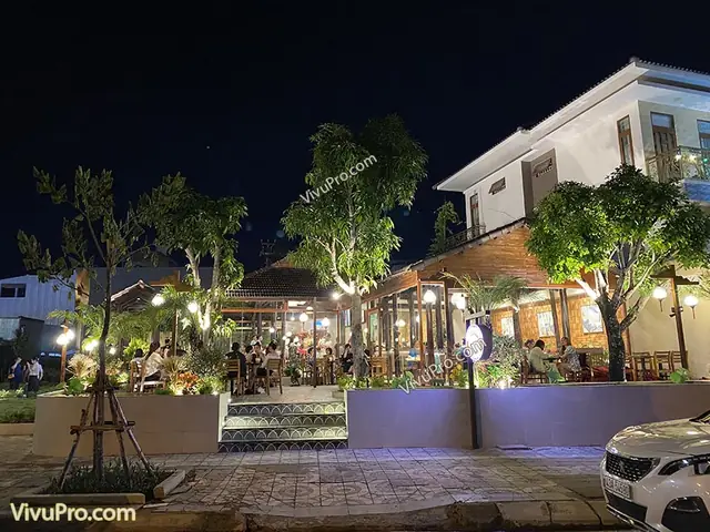 Highlands Coffee- Vòng Xoay Đường Nguyễn Phước Lan Và Đường 29/3
