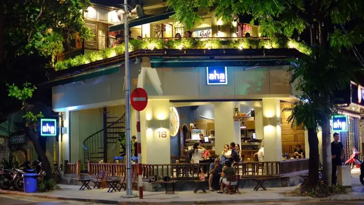 Aha Cafe – Thiên Đường Cafe Vỉa Hè Giữa Lòng Thủ Đô