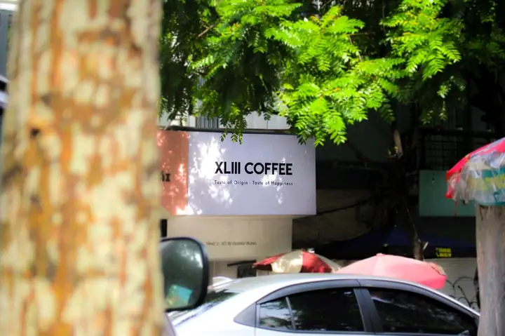 Cửa Hàng Flagship Mới Của Xliii Coffee Tại Hà Nội Tọa Lạc Tại 2d Quang Trung. Lối Vào Của Quán Là Một Con Ngõ Nhỏ Đặc Trưng, Thay Vì Một Mặt Tiền Hào Nhoáng. Nguồn Ảnh: Xliii Coffee
