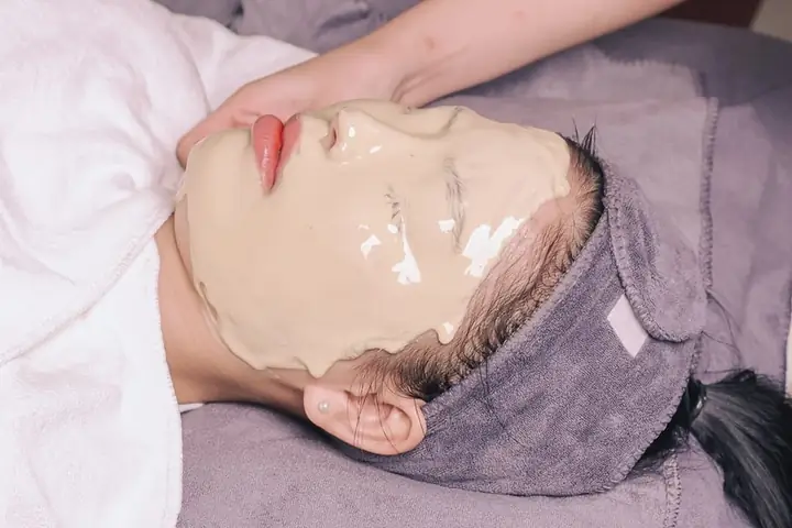 Bước 8: Đắp Mặt Nạ Và Massage Mặt Thư Giãn