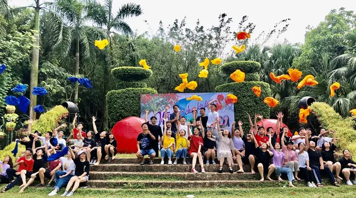 Sáng: Hà Nội - Khu Du Lịch Sông Hồng Resort - Team Building.