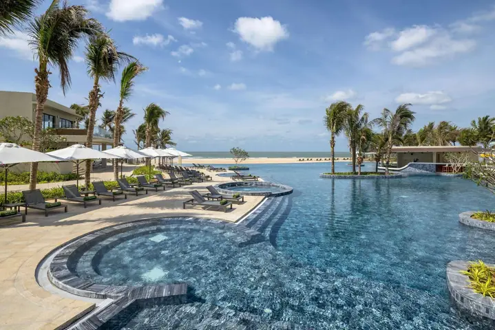 Ảnh Hồ Bơi Tại Melia Hồ Tràm Beach