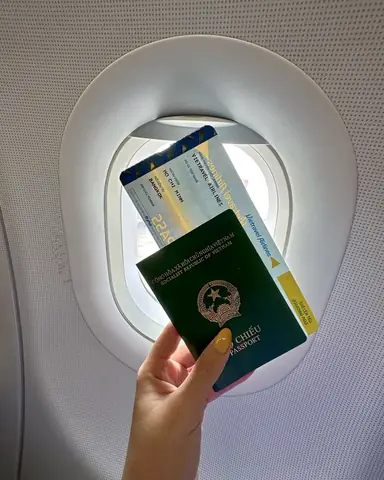 Nên Mua Vé Máy Bay Qua Đại Lý Hay Tự Đặt Trên Mạng?