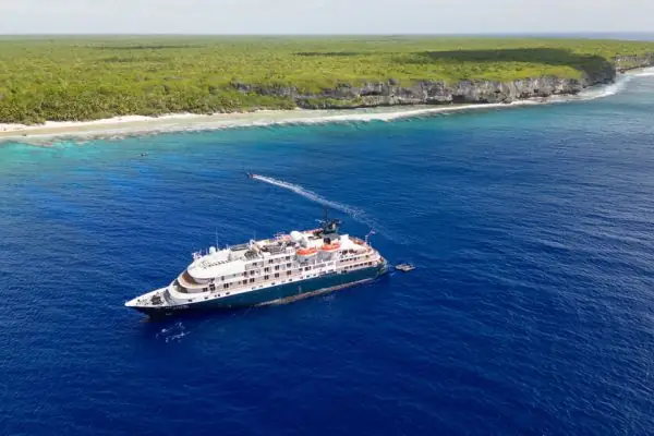 Dịch Vụ Ship Đồ Ăn Đêm Nở Rộ Tại Nha Trang: Tiện Lợi Hay Ẩn Họa?