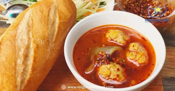 Đường Đến Bánh Mì Xíu Mại Hoàng Diệu