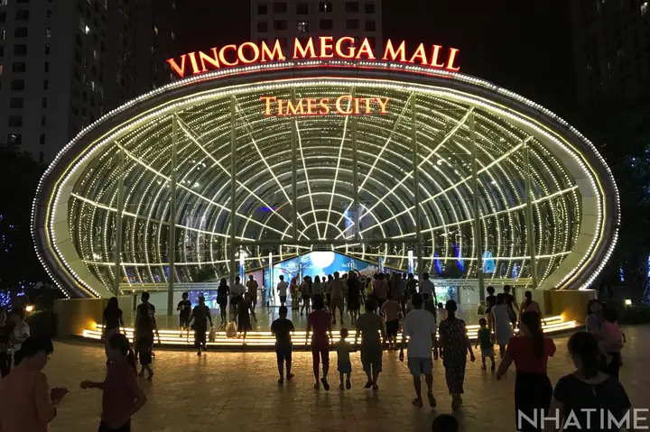 Trung-tam-thuong-mai-vincom-mega-mall-times-city-16308823933242147110285-142-0-1475-2000-crop-16308827992251104018080