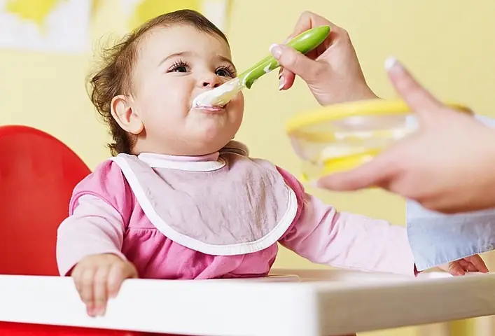 Bé Mấy Tuổi Có Thể Ăn Sữa Chua?
