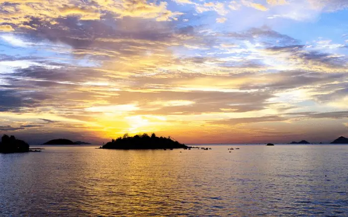 Sức Hút Diệu Kỳ Của Cảnh Bình Minh Trên Biển Nha Trang