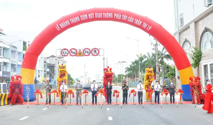 (chinhphu.vn) - Công Trình Cải Tạo Cụm Nút Giao Thông Phía Tây Cầu Trần Thị Lý Là Công Trình Động Lực Trọng Điểm Của Tp. Đà Nẵng, Tạo Điều Kiện Cho Việc Nâng Cao Công Suất Phục Vụ Của Sân Bay Quốc Tế Đà Nẵng Và Tổ Chức Giao Thông Mạng Lưới Đường Đô Thị Cho Trung Tâm Thành Phố.