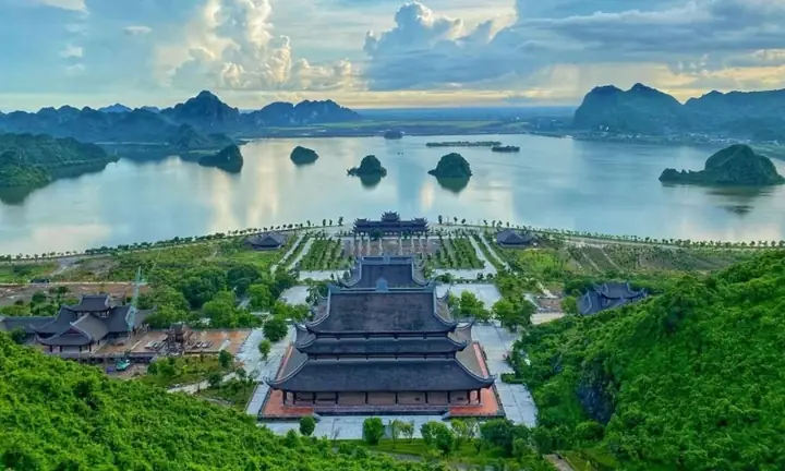 Chùa Tam Chúc Ở Đâu? Hướng Dẫn Di Chuyển
