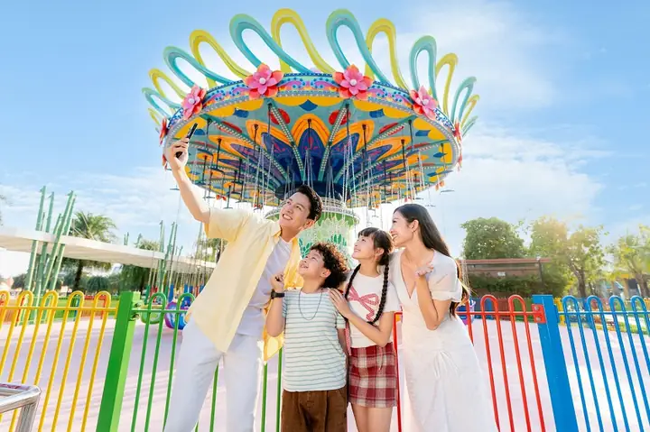 “tan Binh – Drawn By Love” Tour