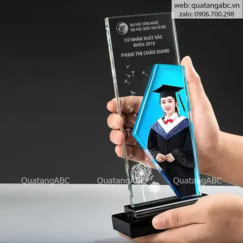 Kỷ Niệm Chương Pha Lê