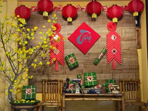 12. Faminuts House - Quán Cà Phê Mở Xuyên Tết