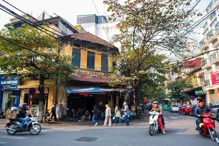 Dạo Quanh Khu Phố Cổ Hà Nội Xưa Cũ Pha Lẫn Hiện Đại