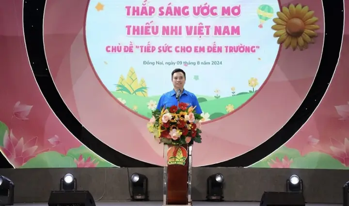 Hoạt Động Hội, Độiđtn: Tối 09/8, Tại Nhà Thiếu Nhi Tỉnh Đồng Nai, Hội Đồng Đội Trung Ương, Trung Tâm Hỗ Trợ Và Phát Triển Thiếu Nhi Việt Nam Và Hội Đồng Đội Tỉnh Đồng Nai Phối Hợp Tổ Chức Chương Trình “thắp Sáng Ước Mơ Thiếu Nhi Việt Nam” Với Chủ Đề “tiếp Sức Cho Em Đến Trường”. Hoạt Động Hội, Độiđtn: Tối 09/8, Tại Nhà Thiếu Nhi Tỉnh Đồng Nai, Hội Đồng Đội Trung Ương, Trung Tâm Hỗ Trợ Và Phát Triển Thiếu Nhi Việt Nam Và Hội Đồng Đội Tỉnh Đồng Nai Phối Hợp Tổ Chức Chương Trình “thắp Sáng Ước Mơ Thiếu Nhi Việt Nam” Với Chủ Đề “tiếp Sức Cho Em Đến Trường”.