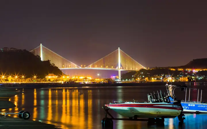 Take A Stroll Over Bai Chay Bridge.