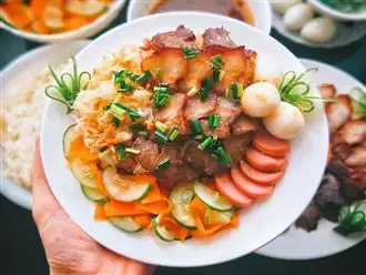 Sáng Nay Ăn Gì: Nạp Năng Lượng Với Xôi Mặn Xá Xíu Dẻo Dẻo, Thịt Xá Xíu Đậm Đà!