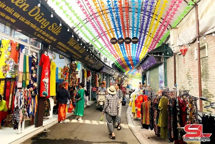 Thơ Về Làng Lụa Vạn Phúc