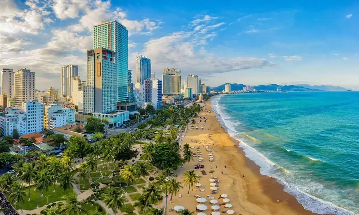 Bãi Biển Nha Trang Dưới Cái Nắng Nhẹ Tháng 1