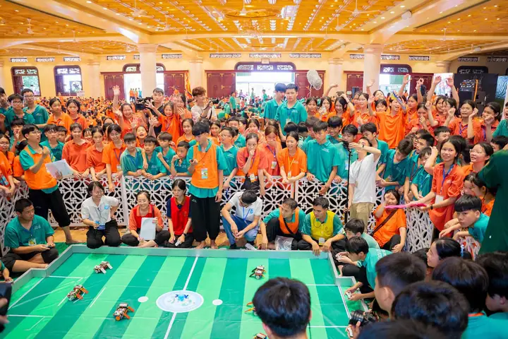 Đợt 1, Khóa Tu Mùa Hè Chùa Ba Vàng Được Khai Mạc Vào Ngày 12/6 Và Kết Thúc Ngày 19/6. Trong Thời Điểm Này Trên Mạng Xã Hội Lại Xuất Hiện 1 Clip Gây Tranh Cãi Có Hình Ảnh Nhà Sư Trụ Trì Của Chùa Ba Vàng. Ngày 19/6, Đại Đức Thích Trúc Thái Minh, Trụ Trì Chùa Ba Vàng Đã Có Văn Bản Báo Cáo Ubnd Tp Uông Bí.