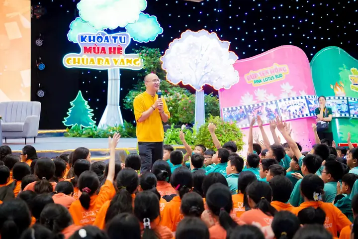 Đợt 1, Khóa Tu Mùa Hè Chùa Ba Vàng Được Khai Mạc Vào Ngày 12/6 Và Kết Thúc Ngày 19/6. Trong Thời Điểm Này Trên Mạng Xã Hội Lại Xuất Hiện 1 Clip Gây Tranh Cãi Có Hình Ảnh Nhà Sư Trụ Trì Của Chùa Ba Vàng. Ngày 19/6, Đại Đức Thích Trúc Thái Minh, Trụ Trì Chùa Ba Vàng Đã Có Văn Bản Báo Cáo Ubnd Tp Uông Bí.