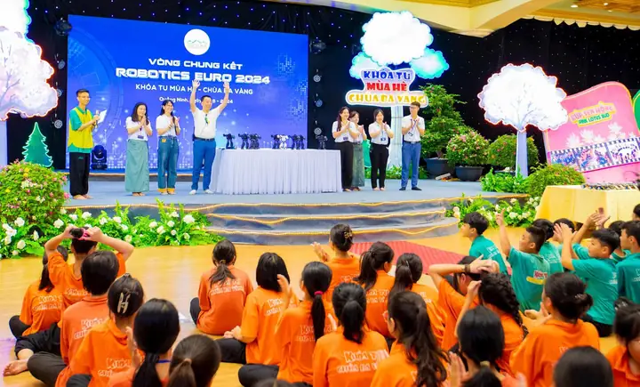 Đợt 1, Khóa Tu Mùa Hè Chùa Ba Vàng Được Khai Mạc Vào Ngày 12/6 Và Kết Thúc Ngày 19/6. Trong Thời Điểm Này Trên Mạng Xã Hội Lại Xuất Hiện 1 Clip Gây Tranh Cãi Có Hình Ảnh Nhà Sư Trụ Trì Của Chùa Ba Vàng. Ngày 19/6, Đại Đức Thích Trúc Thái Minh, Trụ Trì Chùa Ba Vàng Đã Có Văn Bản Báo Cáo Ubnd Tp Uông Bí.