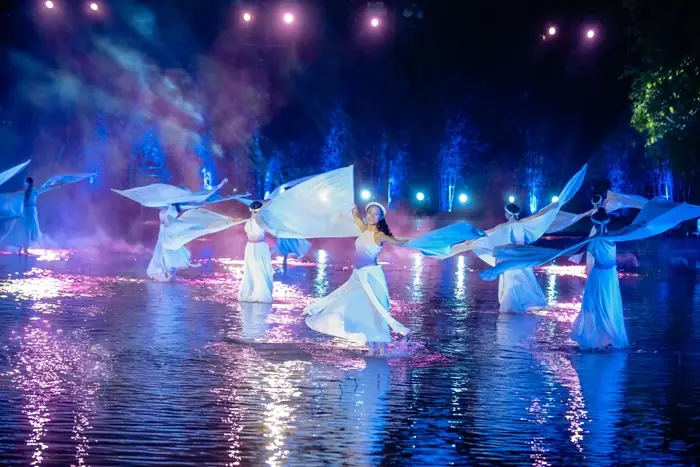 Những Ấn Tượng Đặc Biệt Của Show Diễn