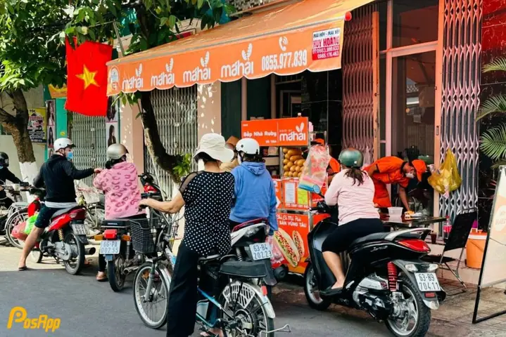 1/ Bánh Mì Chả Cá Má Hải