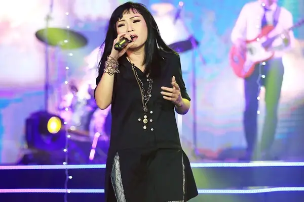 Phương Thanh Hát 'một Thời Đã Xa', Tái Hiện Hình Ảnh 17 Năm Trước ... Phương Thanh Hát 'một Thời Đã Xa', Tái Hiện Hình Ảnh 17 Năm Trước ...