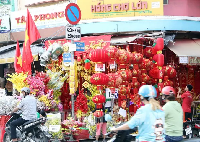 Rực Rỡ Sắc Xuân Ở Đường Hải Thượng Lãn Ông