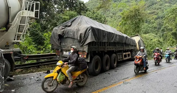 Hai Phụ Nữ Nhảy Khỏi Xe Khi Xe Đầu Kéo Mất Thắng Trên Đèo Bảo Lộc