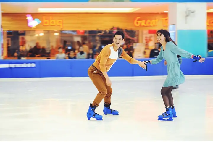 Sân Trượt Băng Vincom Ice Rink Lớn Nhất Việt Nam