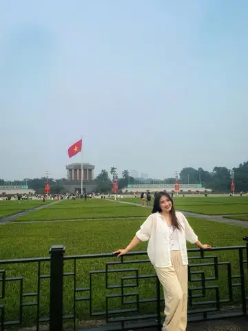 Ngày 1: Hà Nội - Lăng Bác - Khám Phá City Hà Nội (ăn: T, T).