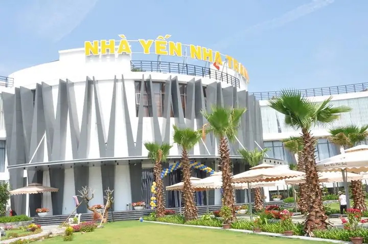 14h30 Tham Quan Nhà Yến Nha Trang:
