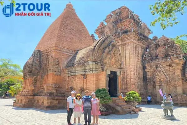 Ngày 3: Tour Nha Trang Từ Sài Gòn 3 Ngày 2 Đêm Tìm Hiểu Các Địa Danh Nổi Tiếng: Tháp Bà Ponagar – Chùa Long Sơn (ăn Sáng/ Trưa)