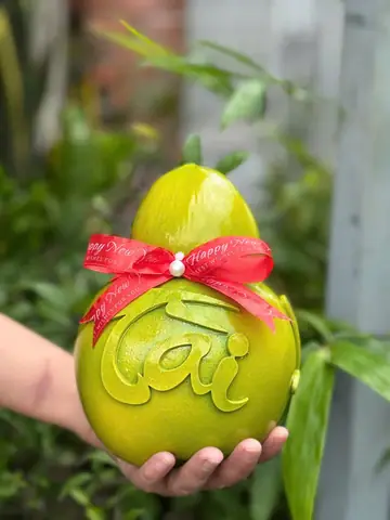 Siêu Thị Bất Ngờ Tung Dừa In Hình "tài Lộc" Bán Ngày Rằm Để Thử Mùa Tết Trong Khi Các Mối Chuyên Trái Cây Độc Lạ Lại Dè Dặt.