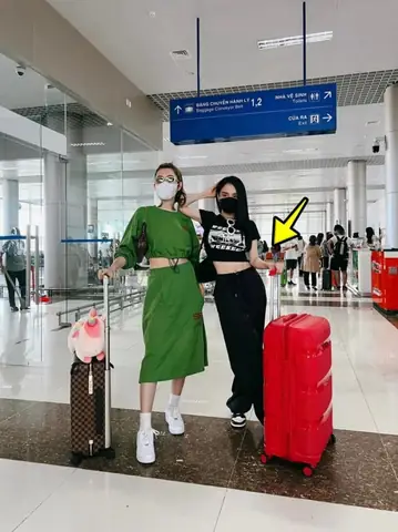 Ra Sân Bay Nên Mặc Gì? Chân Váy Dáng Dài