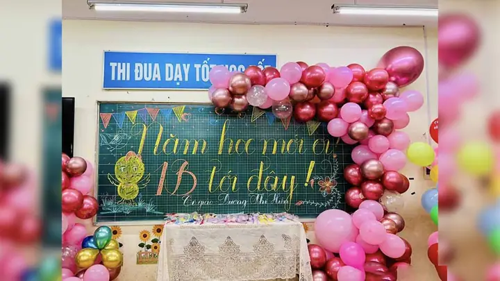 Mẫu Trang Trí Bảng 20/11 Sử Dụng Bóng Bay