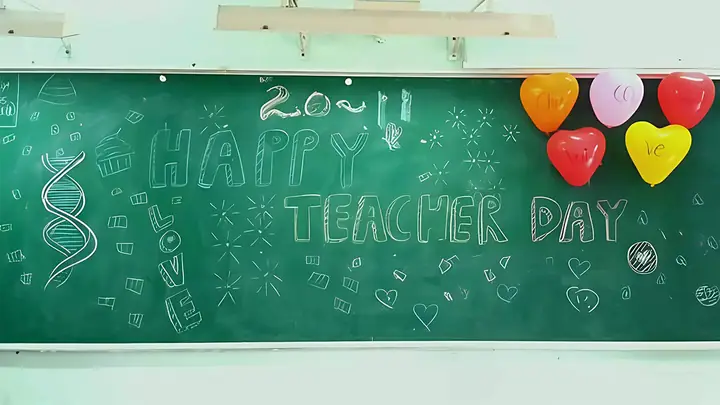 Mẫu Trang Trí Bảng 20/11 Sử Dụng Bóng Bay