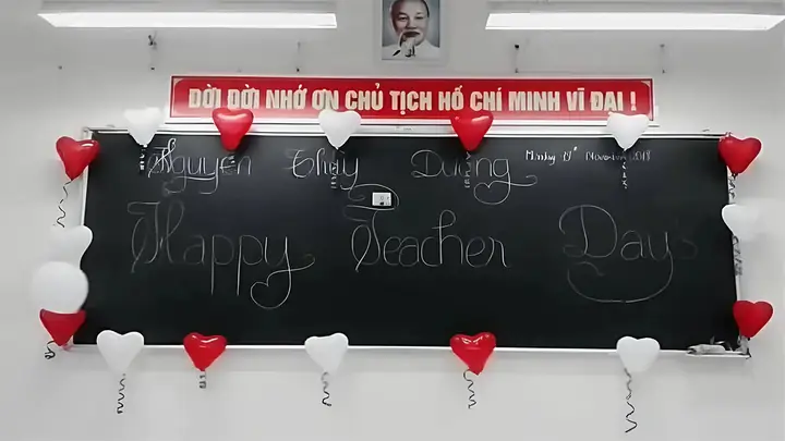 Mẫu Trang Trí Bảng 20/11 Sử Dụng Bóng Bay
