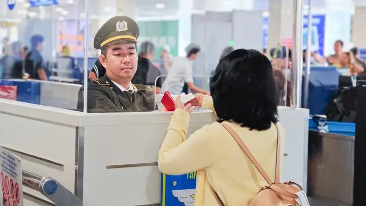 Trẻ Trên 14 Tuổi Chưa Có Căn Cước Công Dân Đi Du Lịch Bằng Máy Bay Thế Nào? - Ảnh 1. Trẻ Trên 14 Tuổi Chưa Có Căn Cước Công Dân Đi Du Lịch Bằng Máy Bay Thế Nào? - Ảnh 1.