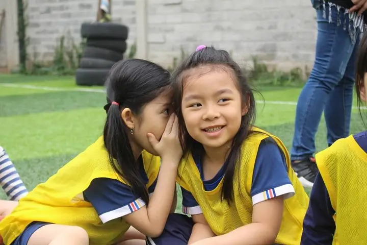 24trò Chơi Thử Thách Thính Giác Của Bé: Trò Chơi Truyền Tin