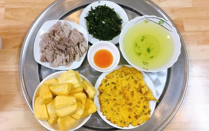 Cơm, Trứng Rán, Rau Muống Xào Tỏi, Canh Rau Muống Cơm, Trứng Rán, Rau Muống Xào Tỏi, Canh Rau Muống