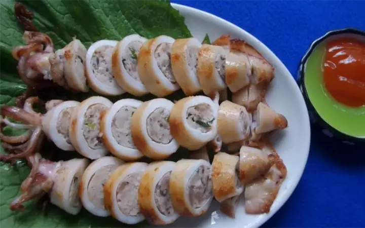 Cơm, Mực Nhồi Thịt, Gà Rán, Canh Cải Thịt Bằm Cơm, Mực Nhồi Thịt, Gà Rán, Canh Cải Thịt Bằm